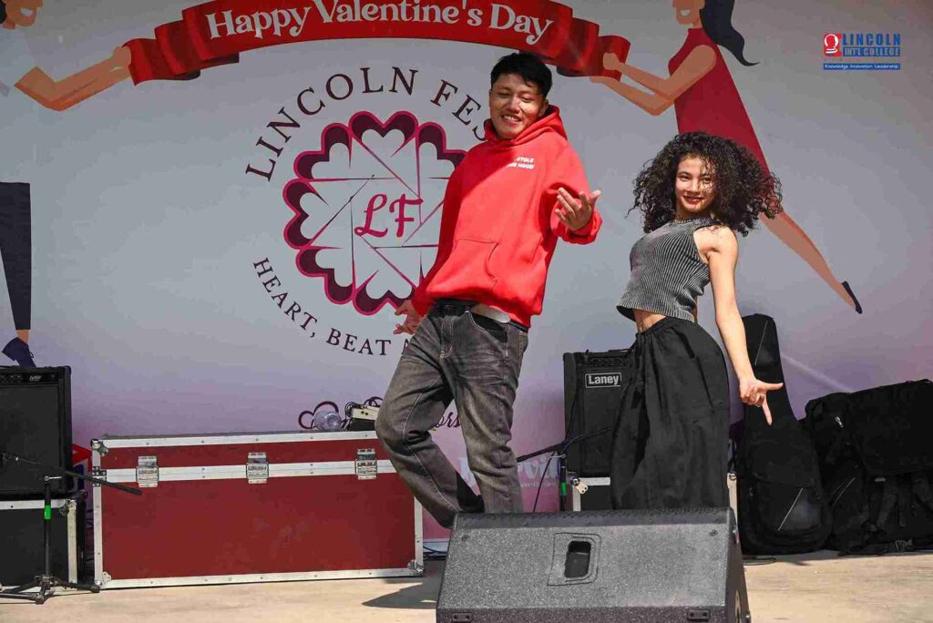 Duo dance by Lincoln students
